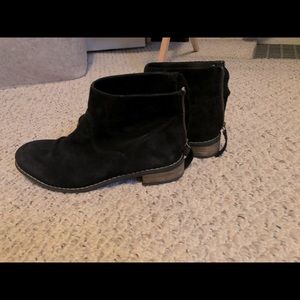 Skechers Black 7-1/2 Ankle Boot